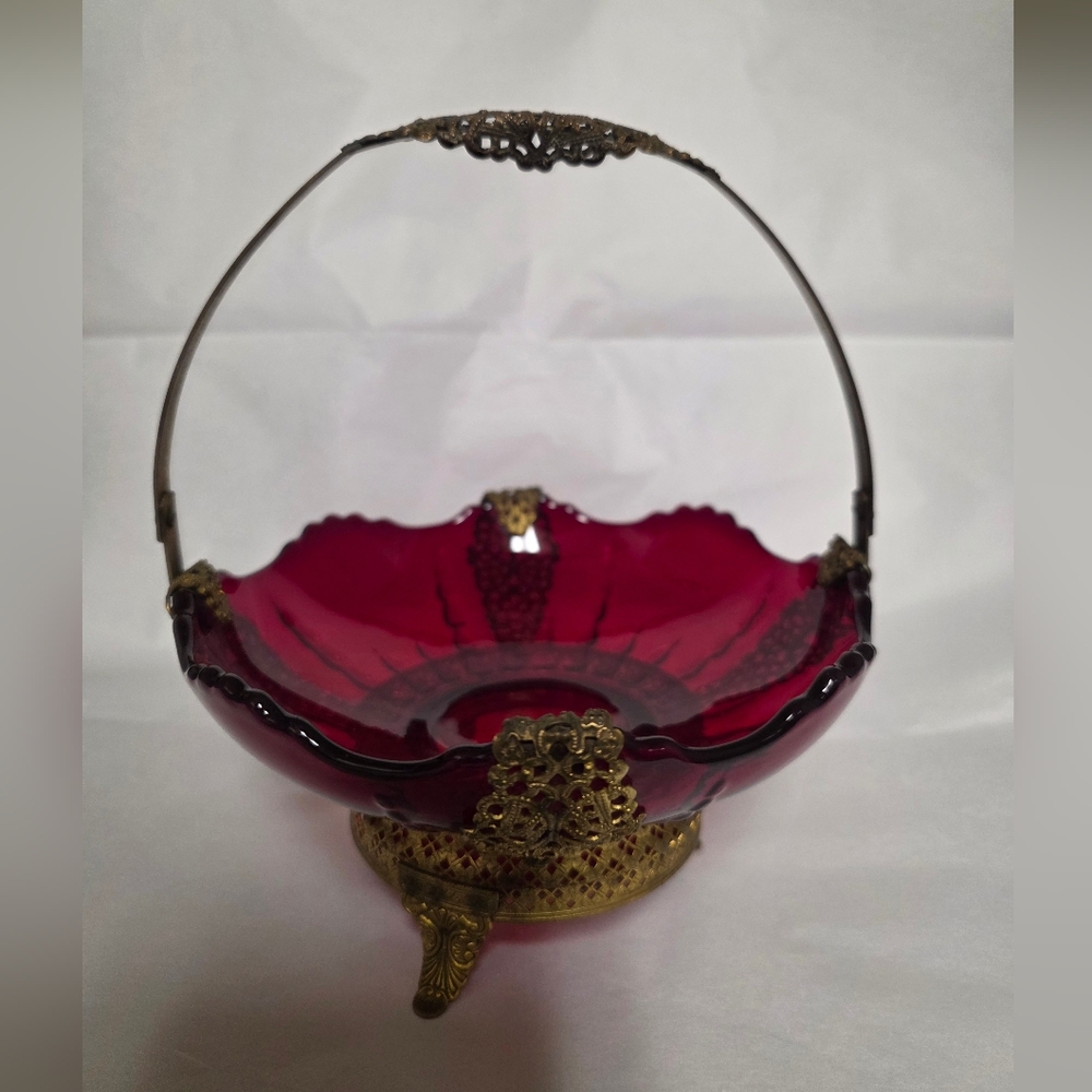 New Martinsville Radiance Red Glass Bridal Basket w/ Ormolu Mounted Base Handle